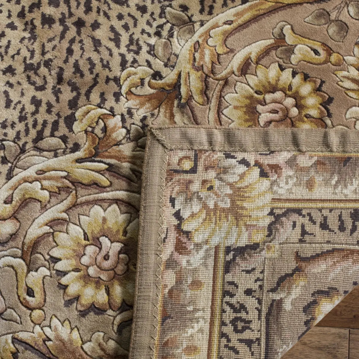 Safavieh Florence 6'-0" x 9'-0" Rug in Assorted