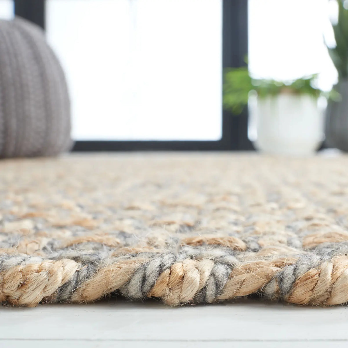 Safavieh Natural Fiber 4'-0" x 6'-0" Rug in Natural / Grey