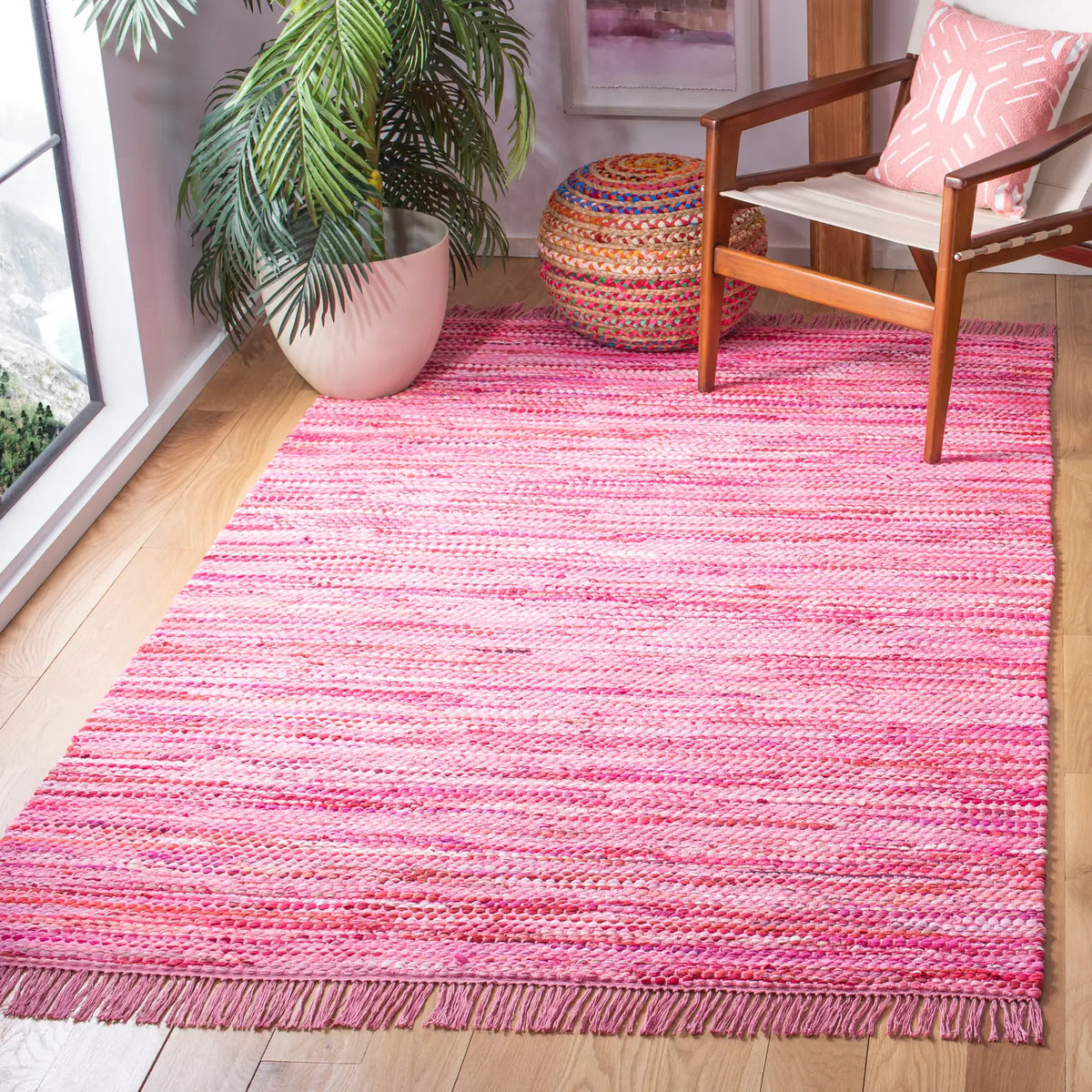 Safavieh Montauk 4'-0" x 6'-0" Rug in Pink