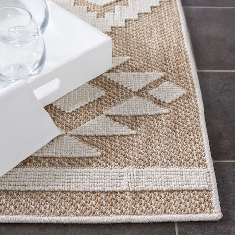 Safavieh Global 4'-0" x 6'-0" Rug in Beige / Ivory