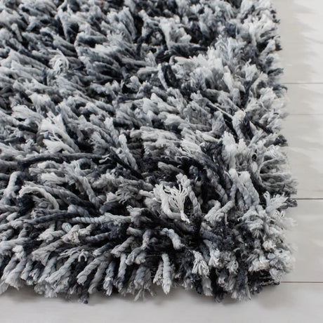 Safavieh Rio Shag 4'-0" x 6'-0" Rug in Black / Ivory