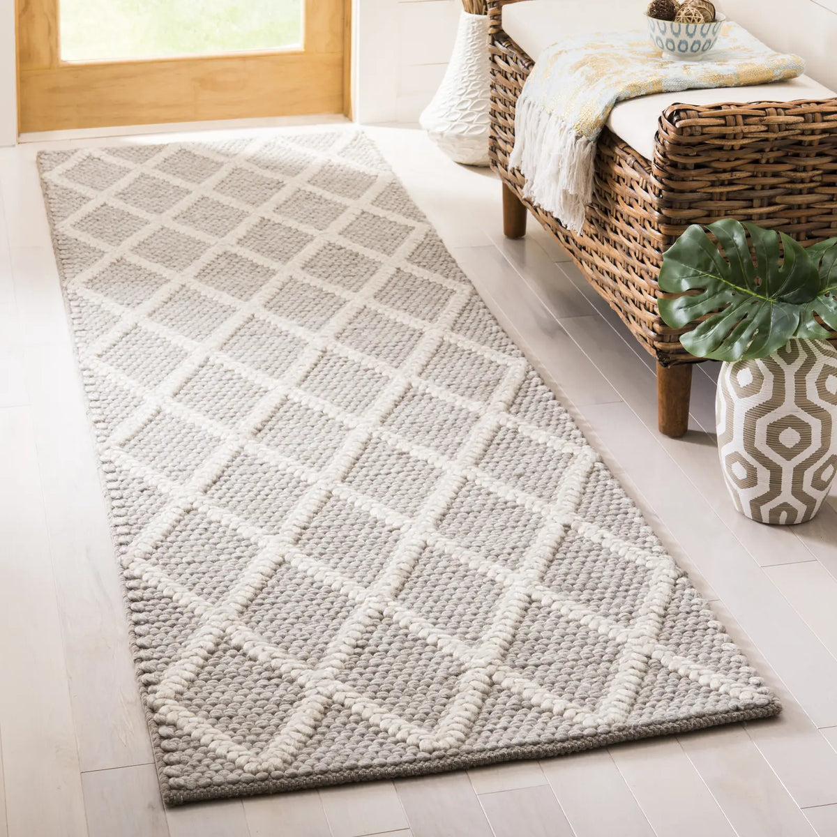 Safavieh Natura 2'-3" x 10'-0" Rug in Grey