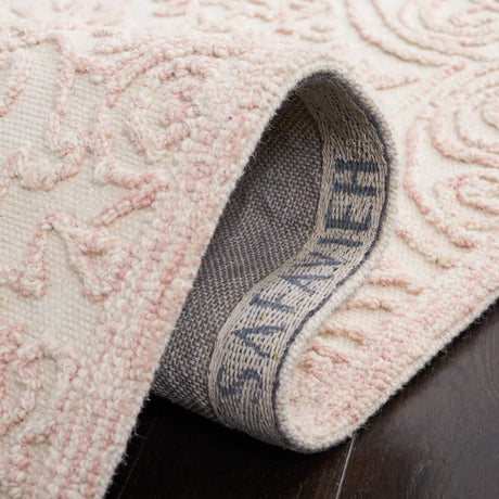 Safavieh Trace 4'-0" x 6'-0" Rug in Ivory / Pink