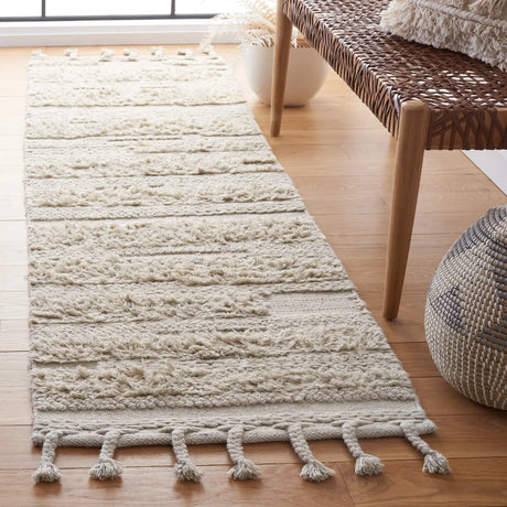 Safavieh Casablanca 2'-3" x 8'-0" Rug in Grey