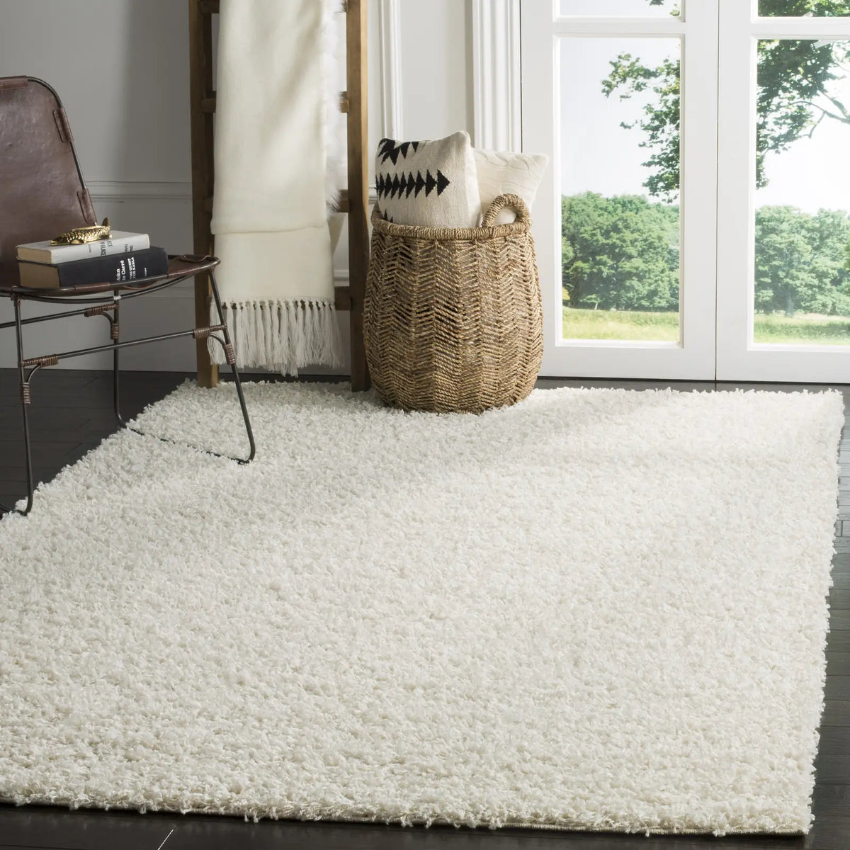 Safavieh Sga-Athens Shag 5'-1" x 7'-6" Rug in Off White