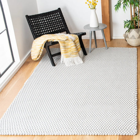 Safavieh Salem 4'-0" x 6'-0" Rug in Grey / Ivory