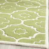 Safavieh Chatham 4'-0" x 6'-0" Rug in Green / Ivory