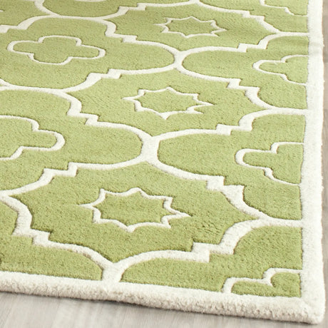 Safavieh Chatham 4'-0" x 6'-0" Rug in Green / Ivory