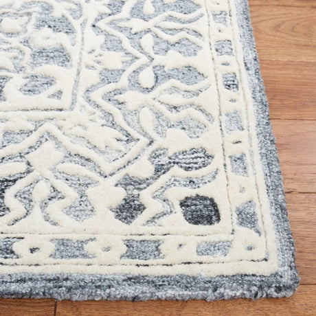Safavieh Metro 4'-0" x 6'-0" Rug in Grey / Ivory