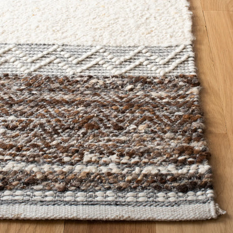 Safavieh Natura 4'-0" x 6'-0" Rug in Brown / Ivory