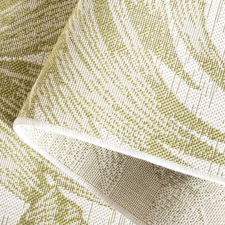 Safavieh Courtyard 5'-3" x 7'-7" Rug in Ivory / Green