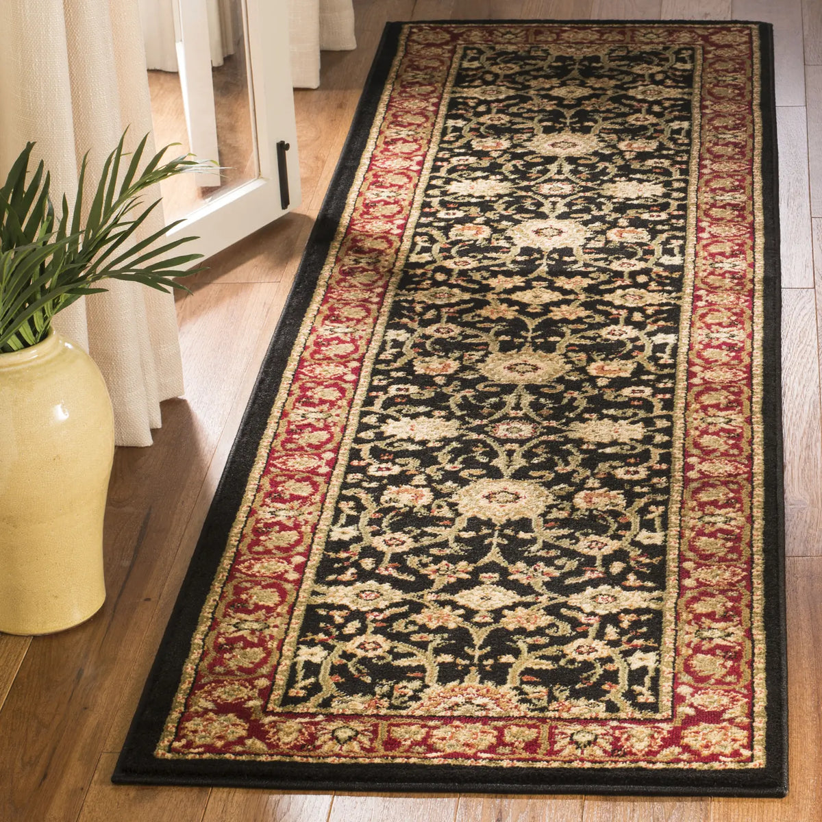 Safavieh Lyndhurst 2'-3" x 4'-0" Rug in Black / Red