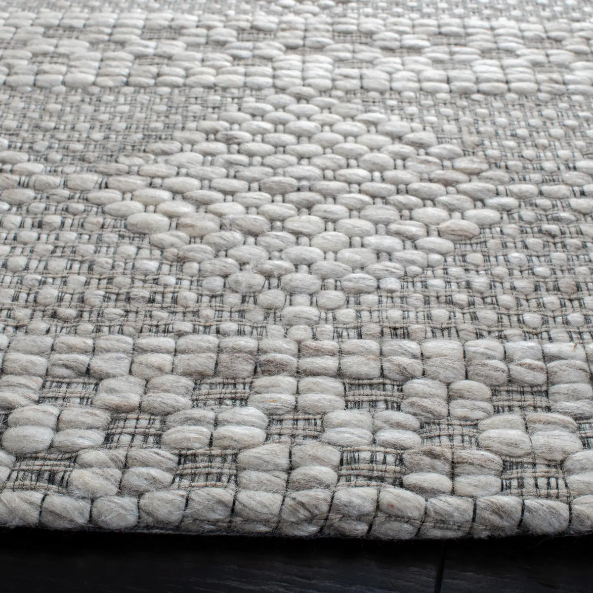 Safavieh Marbella 7'-0" x 7'-0" Rug in Beige / Grey