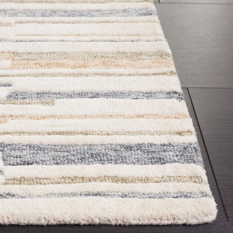 Safavieh Fifth Avenue 4'-0" x 6'-0" Rug in Ivory / Beige