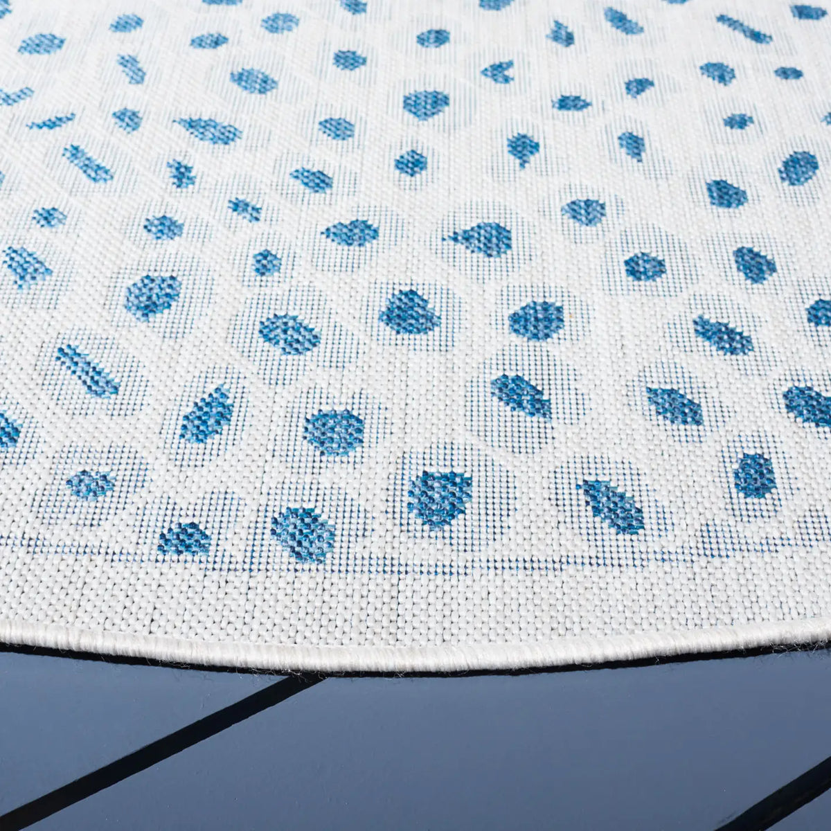 Safavieh Courtyard 6'-7" x 6'-7" Rug in Ivory / Blue