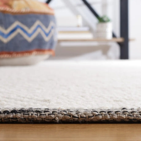 Safavieh Natura 5'-0" x 8'-0" Rug in Ivory / Light Grey