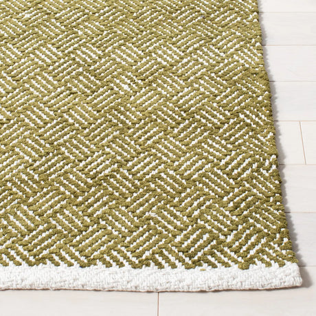 Safavieh Boston 4'-0" x 6'-0" Rug in Olive