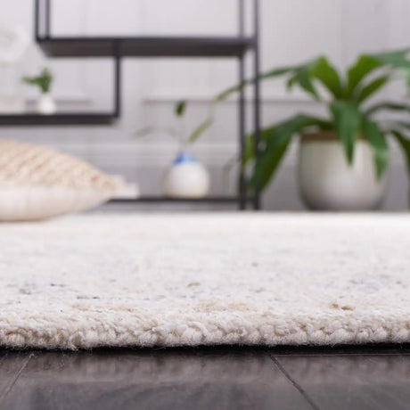 Safavieh Marquee 4'-0" x 6'-0" Rug in Beige / Grey