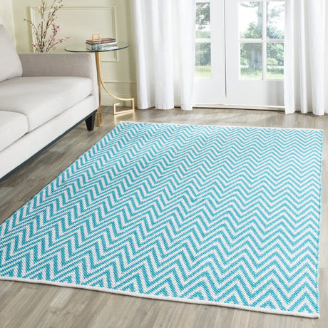 Safavieh Montauk 5'-0" x 7'-0" Rug in Turquoise / Ivory