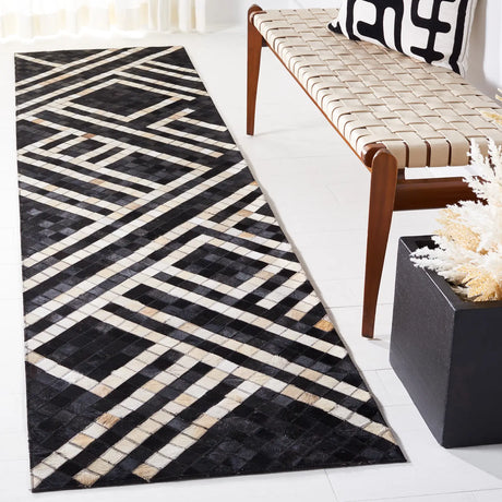 Safavieh Studio Leather 2'-3" x 9'-0" Rug in Black / Ivory