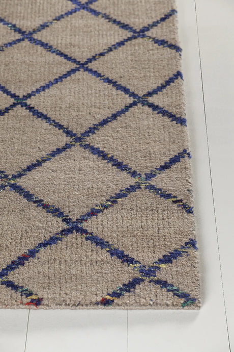 Chandra Aarushi AAR-44000 Tan and Blue rug, corner detail