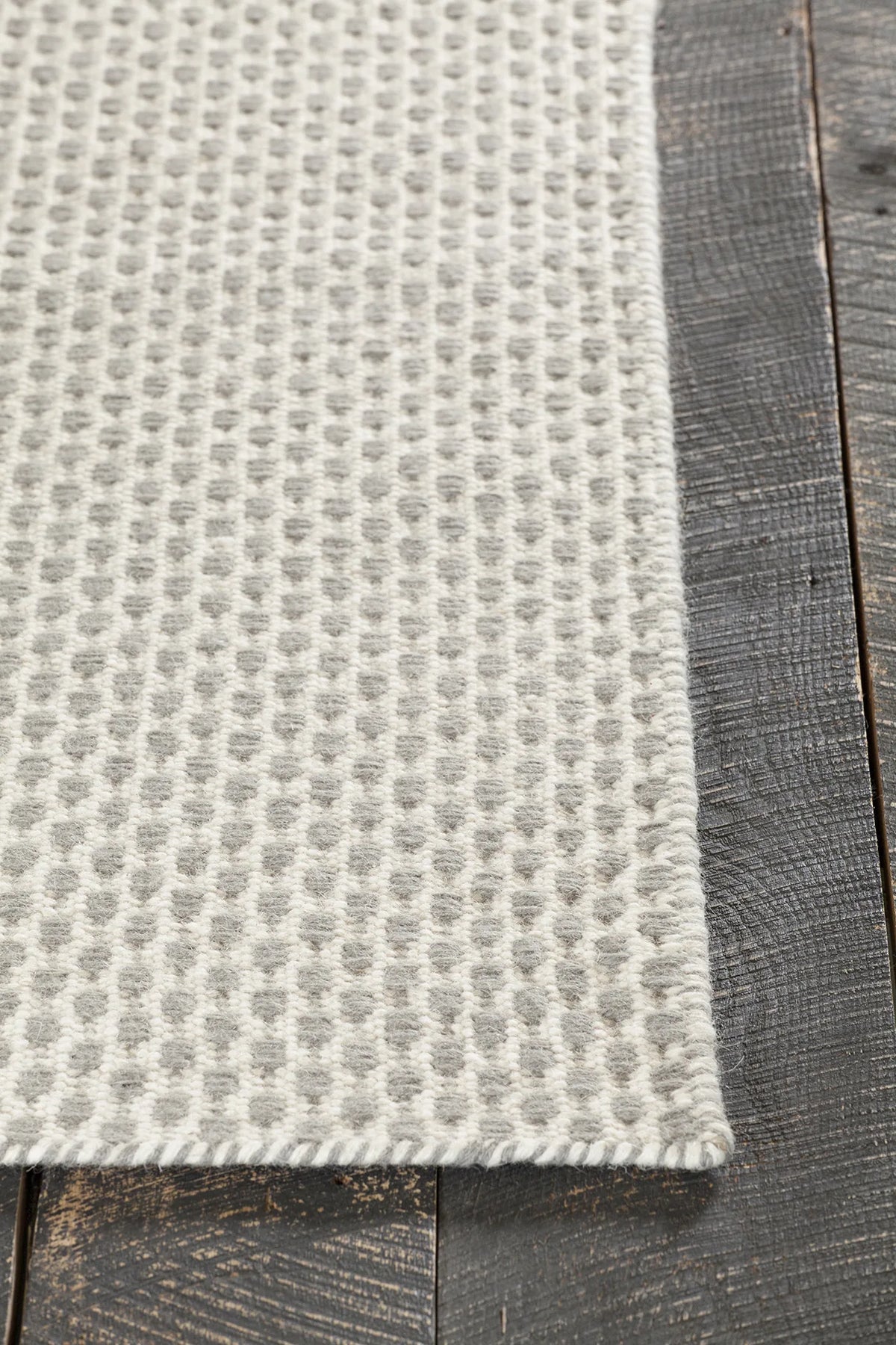 Chandra Bristol BRI-35809 Grey and White rug, corner detail