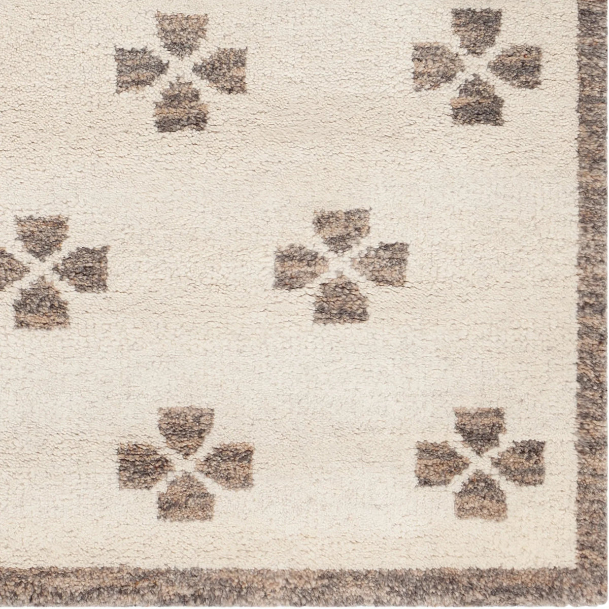 Chandra Lizzie LIZ-57200 Ivory / Brown rug, close-up detail
