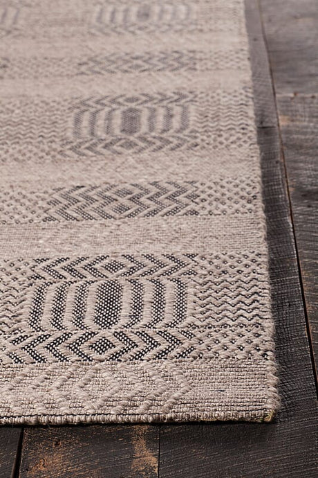 Chandra Salona Sal-34503 Black Rugs.