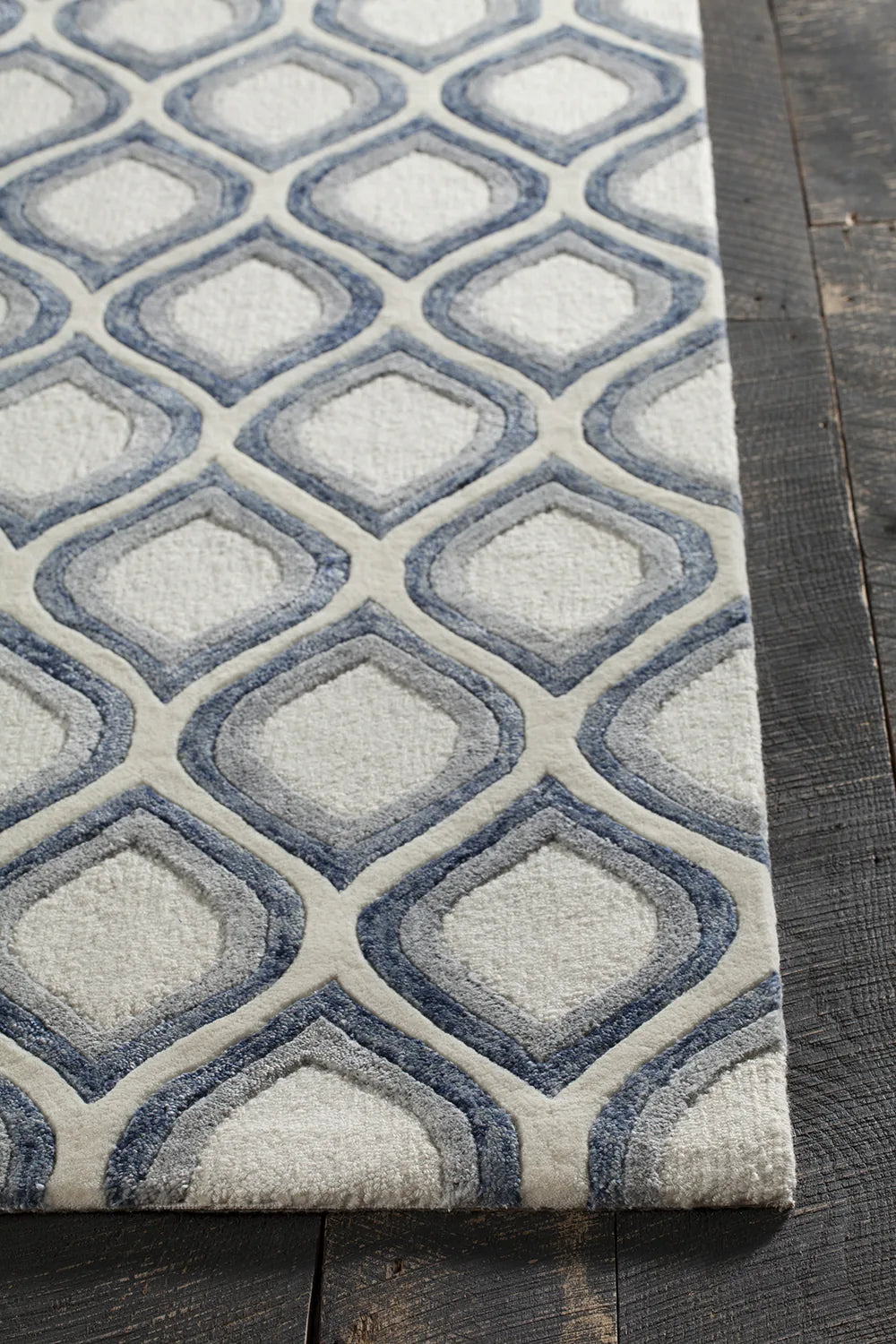 Chandra Clara CLA-7101 White and Grey and Blue rug, corner detail