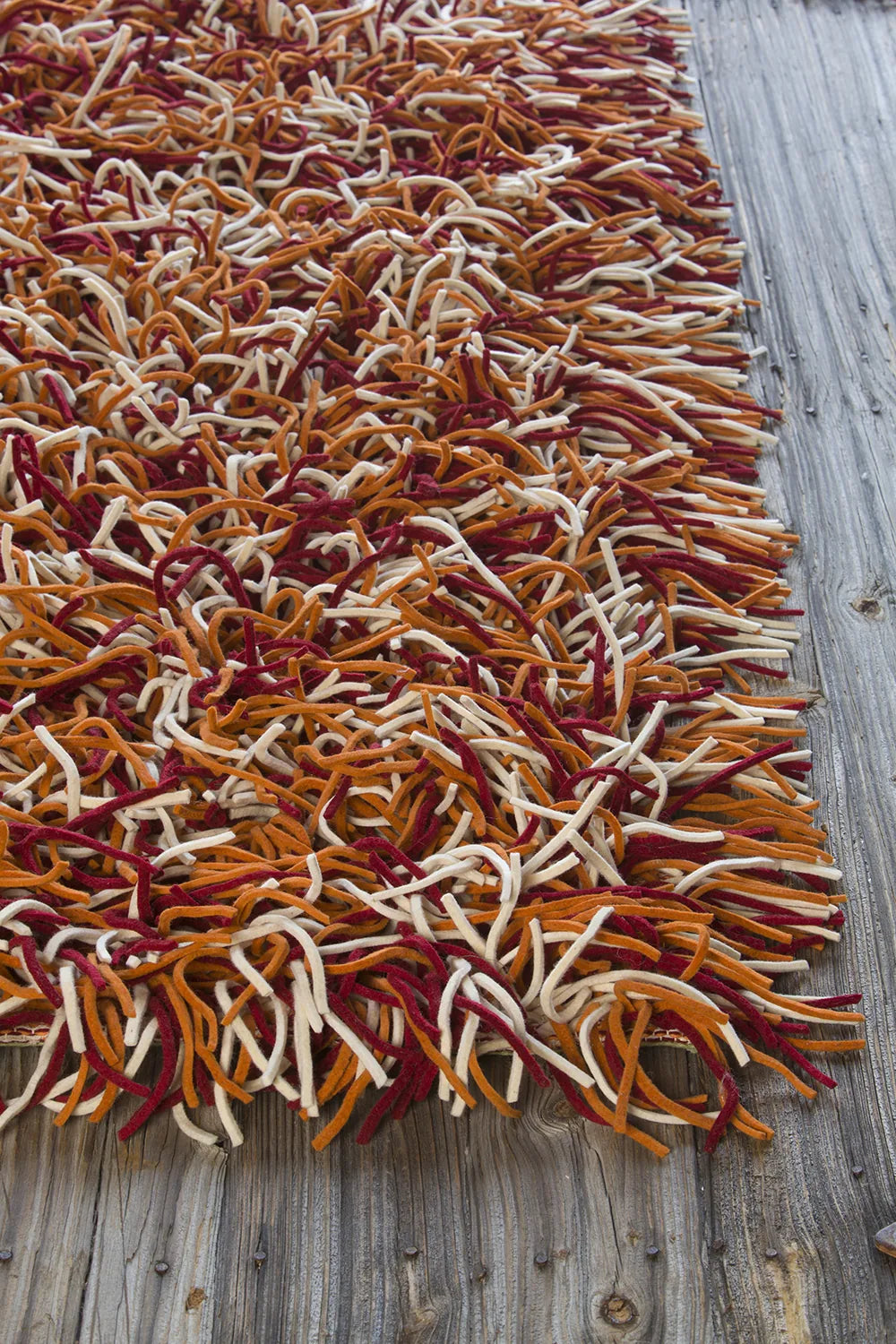 Chandra Cyrah CYR-10801 Red and Orange and Ivory rug, corner detail
