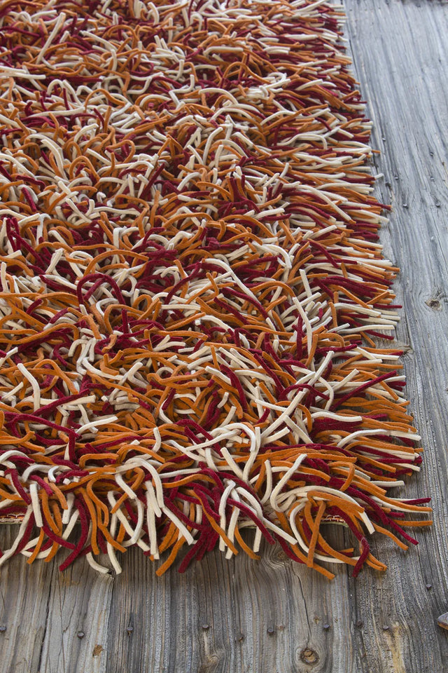 Chandra Cyrah CYR-10801 Red and Orange and Ivory rug, corner detail