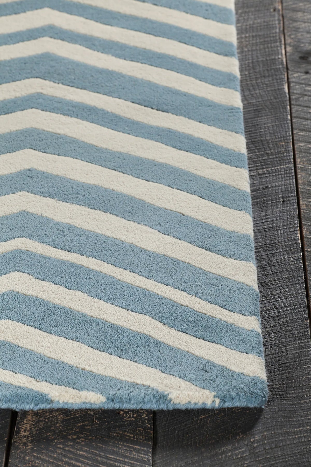 Chandra Davin DAV-25807 White and Blue rug, corner detail