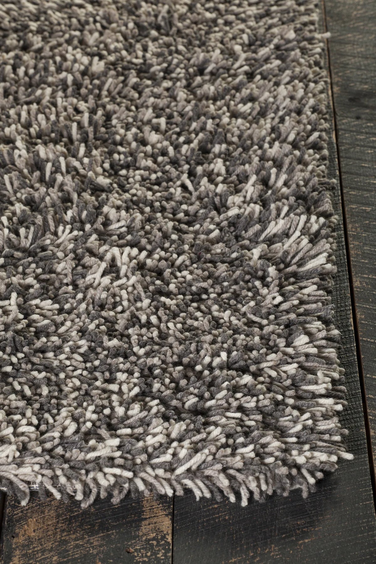 Chandra Eleanor ELE-38200 Grey Multi rug, corner detail