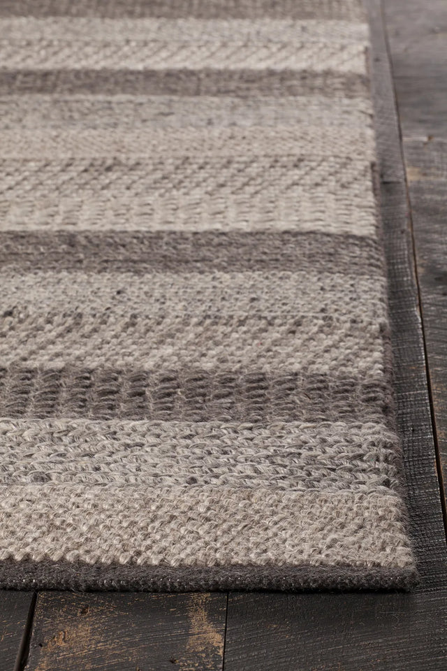 Chandra Forstel FOR-36901 Grey Mix rug, corner detail