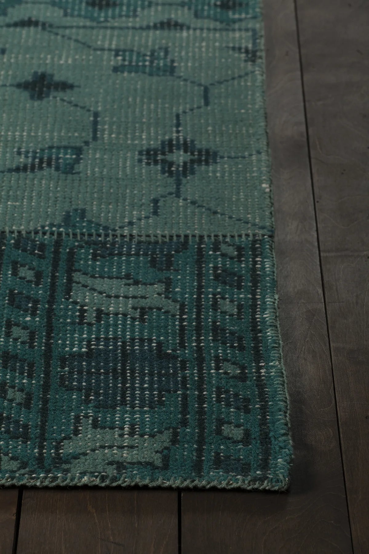Chandra Fusion FUS-26303 Teal and Black rug, corner detail