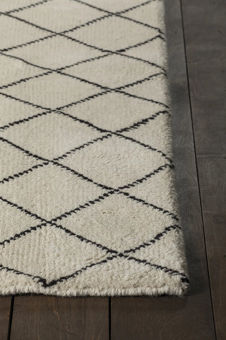 Chandra Gaia GAI-10901 White and Black rug, corner detail