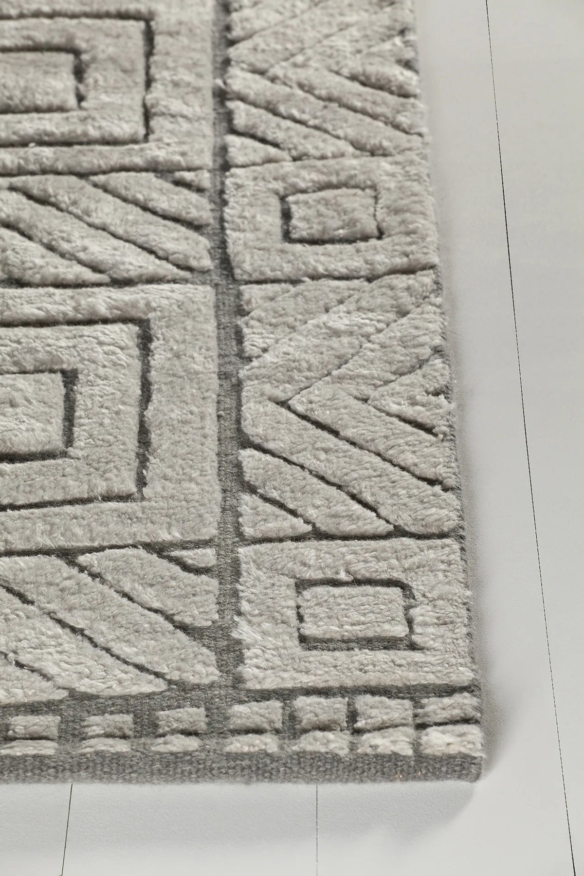 Chandra Genna GEN-45200 White and Grey rug, corner detail