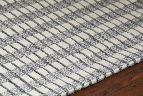 Chandra Gisela GIS-38900 Ivory rug, side detail view