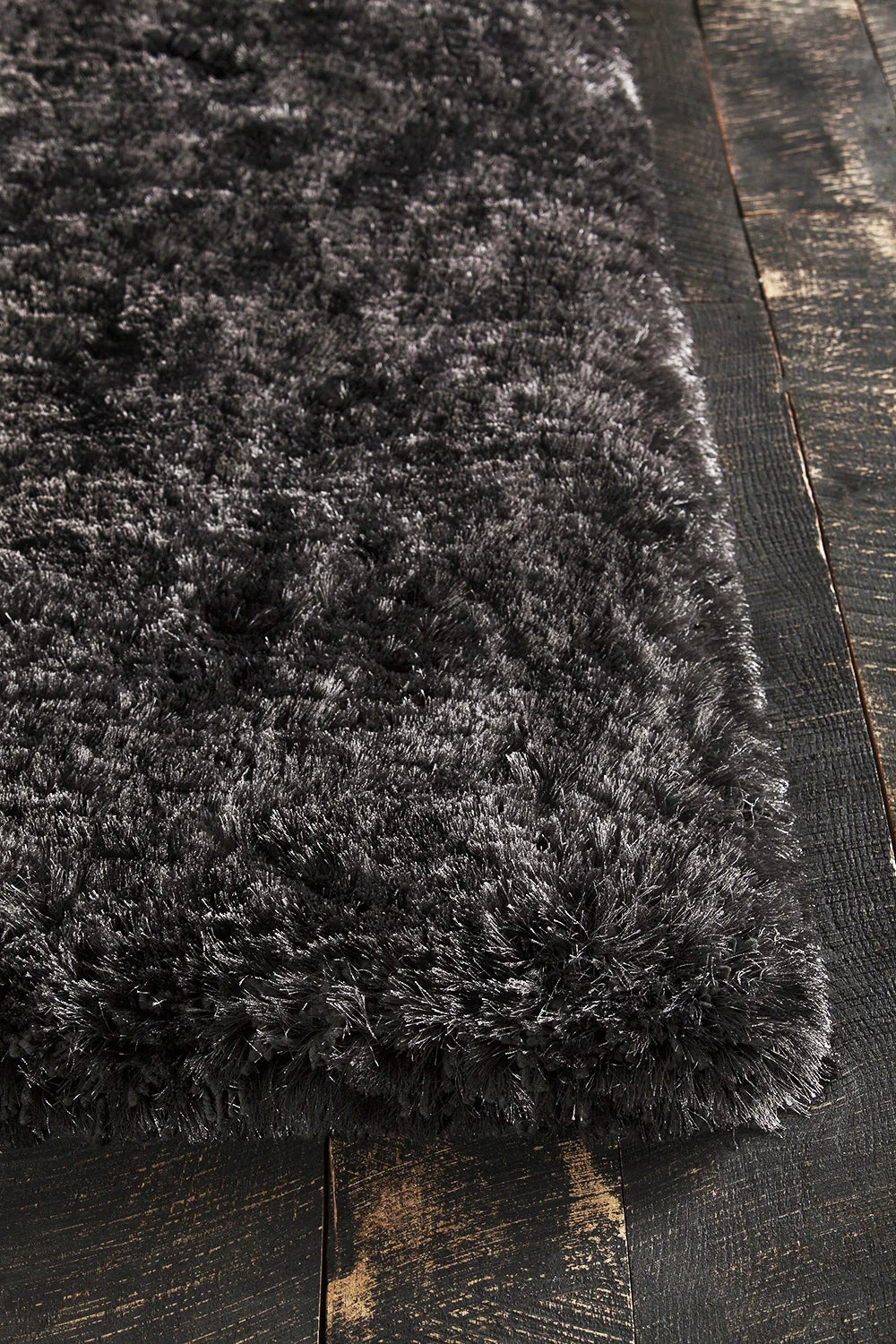 Chandra Giulia GIU-27804 Charcoal rug, corner detail