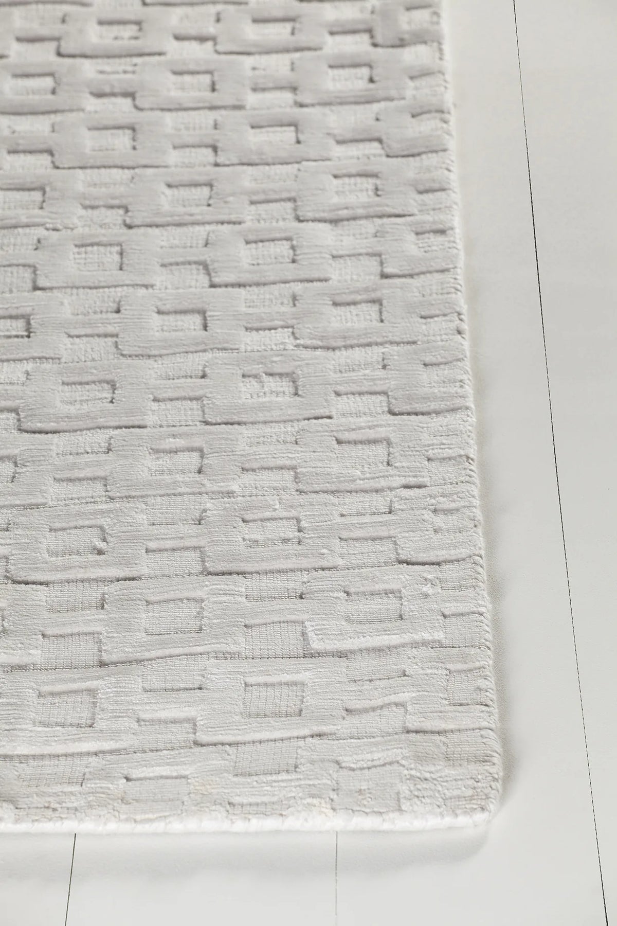 Chandra Hallie HAL-45002 White rug, corner detail