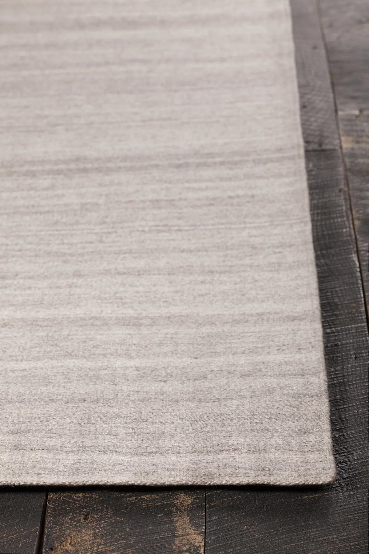 Chandra Hedonia HED-33601 Silver rug, corner detail