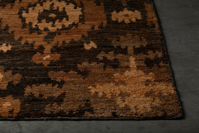 Chandra Hetty HET-49801 Brown and Black and Taupe and Gold rug, corner detail