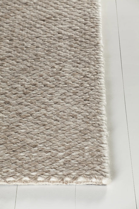Chandra Ira IRA-44500 Brown rug, corner detail