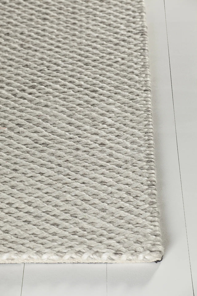 Chandra Ira IRA-44501 White rug, corner detail