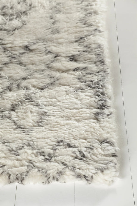 Chandra Jeri JER-44300 White and Grey rug, corner detail