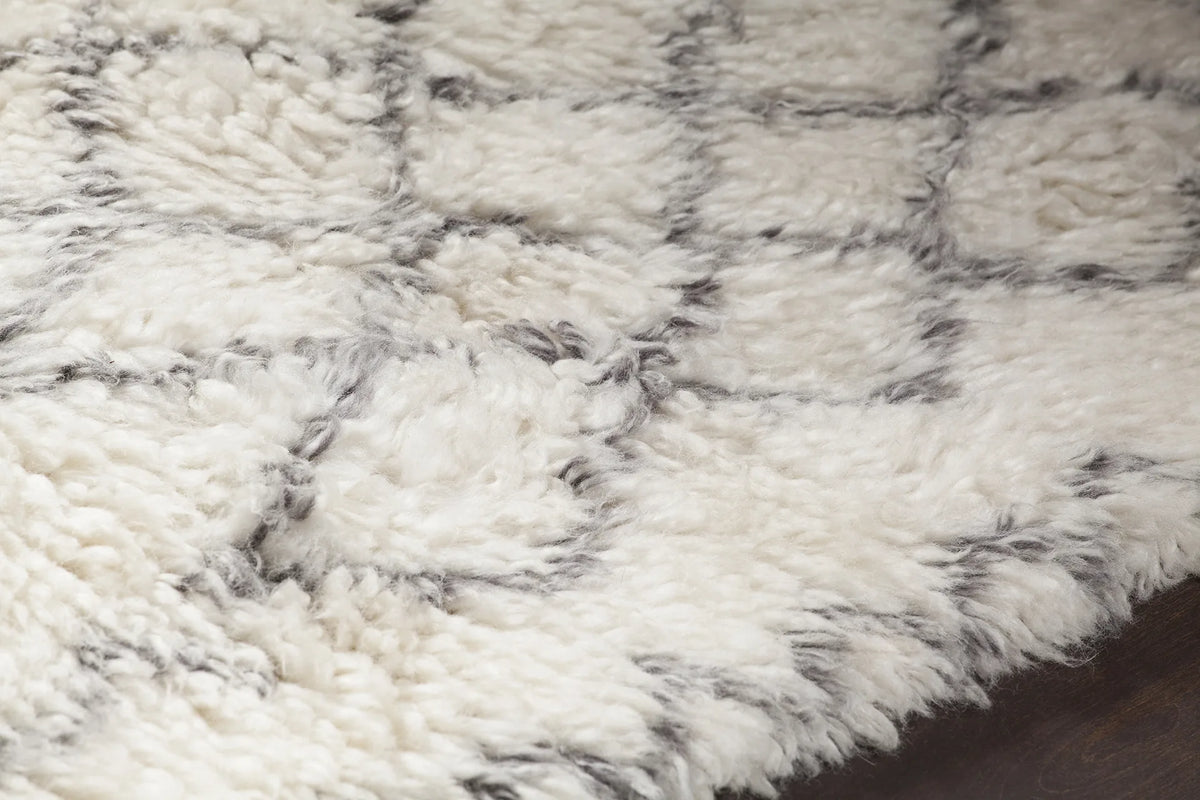 Chandra Jeri JER-44300 White and Grey rug, side detail view