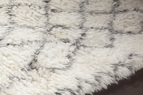 Chandra Jeri JER-44300 White and Grey rug, side detail view