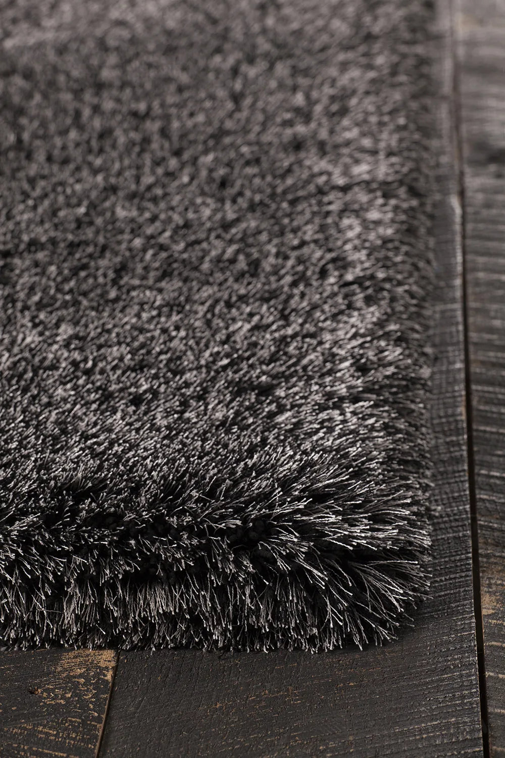 Chandra Joni JON-39302 Silver and Black rug, corner detail