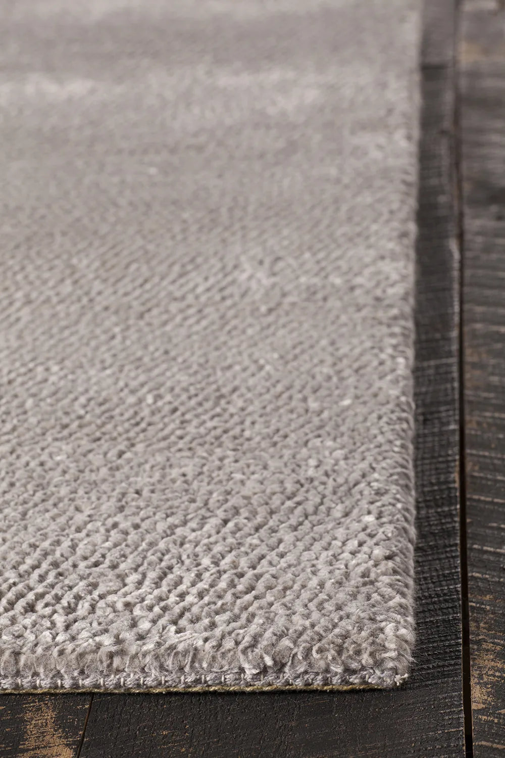 Chandra Mae MAE-39001 Silver rug, corner detail