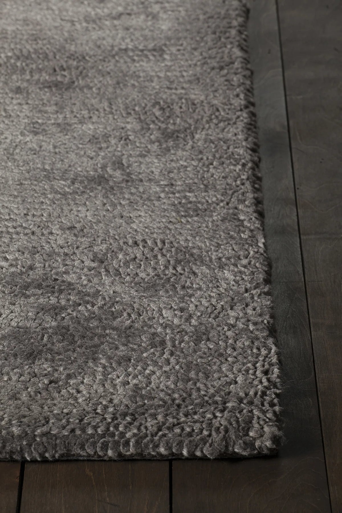 Chandra Mae MAE-39002 Brown rug, corner detail